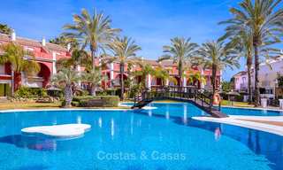 A vendre, spacieuse maison jumelée avec vue magnifique sur la mer, dans un complexe prestigieux en front de mer - Marbella Est 10055 