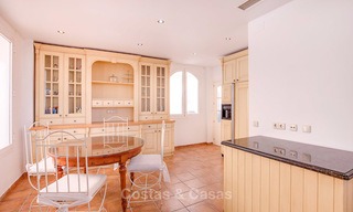 A vendre, spacieuse maison jumelée avec vue magnifique sur la mer, dans un complexe prestigieux en front de mer - Marbella Est 10059 