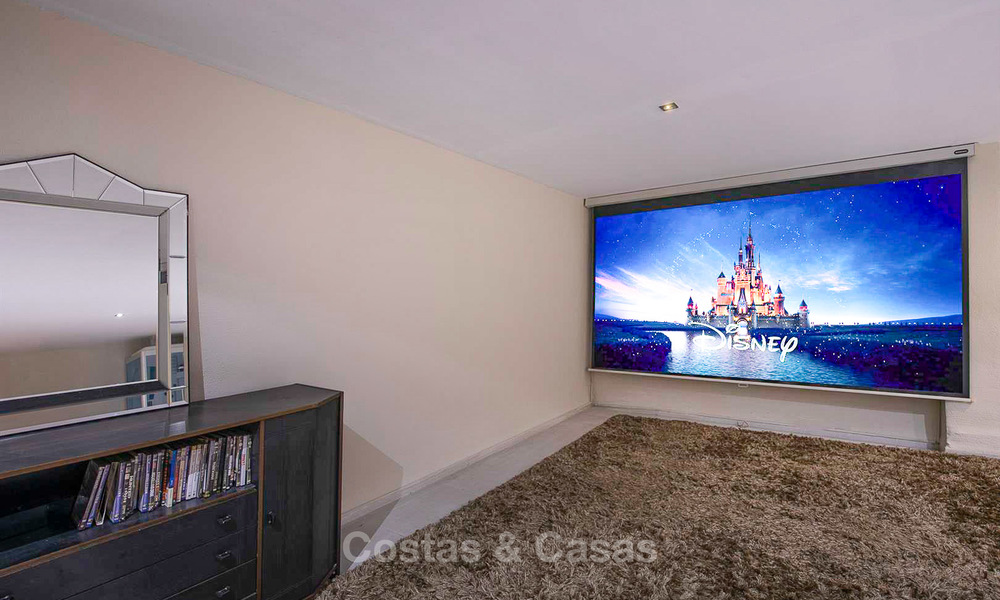 A vendre, spacieuse maison jumelée avec vue magnifique sur la mer, dans un complexe prestigieux en front de mer - Marbella Est 10061