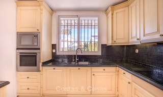 A vendre, spacieuse maison jumelée avec vue magnifique sur la mer, dans un complexe prestigieux en front de mer - Marbella Est 10066 
