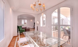 A vendre, spacieuse maison jumelée avec vue magnifique sur la mer, dans un complexe prestigieux en front de mer - Marbella Est 10067 