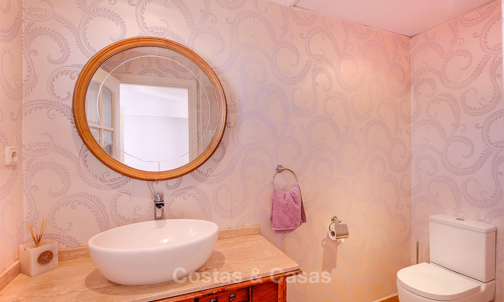 A vendre, spacieuse maison jumelée avec vue magnifique sur la mer, dans un complexe prestigieux en front de mer - Marbella Est 10069