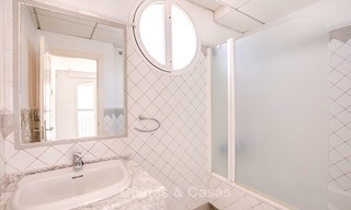 A vendre, spacieuse maison jumelée avec vue magnifique sur la mer, dans un complexe prestigieux en front de mer - Marbella Est 10070 