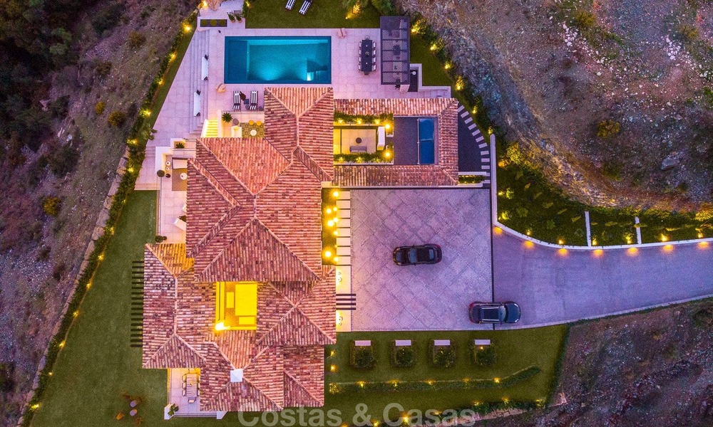 Somptueuse villa entièrement rénovée avec vue magnifique sur mer à vendre à El Madroñal, Benahavis – Marbella 10091