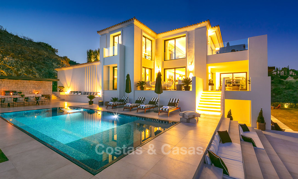 Somptueuse villa entièrement rénovée avec vue magnifique sur mer à vendre à El Madroñal, Benahavis – Marbella 10094