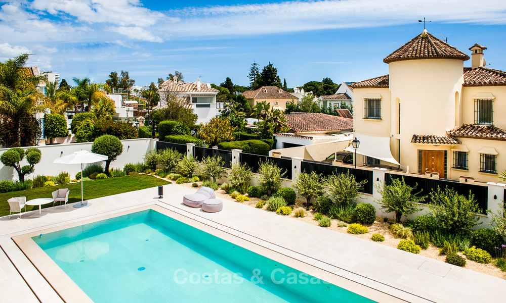 Exceptionnelle villa entièrement rénovée, près de la plage à vendre sur le prestigieux Golden Mile, Marbella 10131