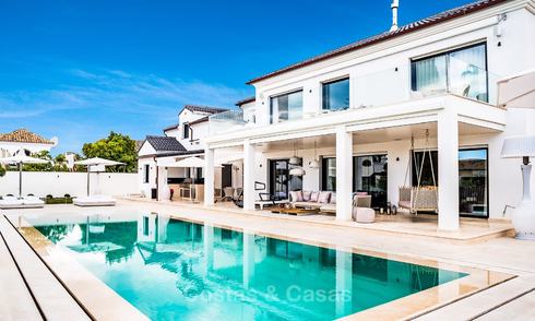 Exceptionnelle villa entièrement rénovée, près de la plage à vendre sur le prestigieux Golden Mile, Marbella 10137