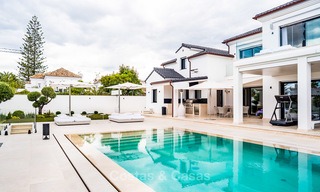 Exceptionnelle villa entièrement rénovée, près de la plage à vendre sur le prestigieux Golden Mile, Marbella 10138 