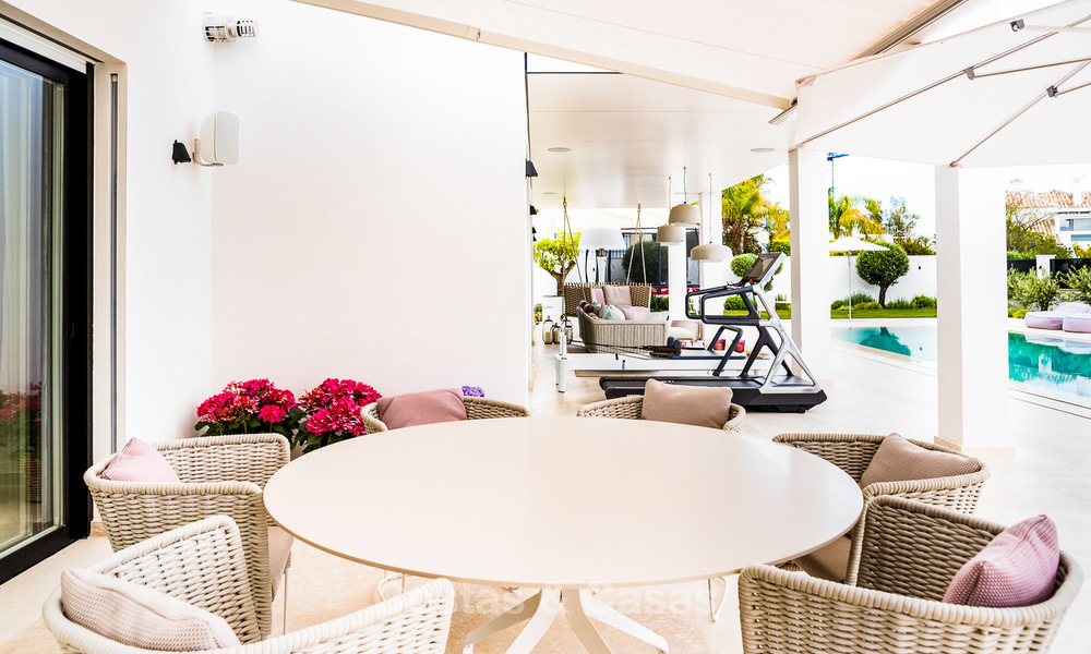 Exceptionnelle villa entièrement rénovée, près de la plage à vendre sur le prestigieux Golden Mile, Marbella 10144