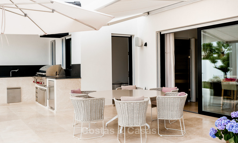 Exceptionnelle villa entièrement rénovée, près de la plage à vendre sur le prestigieux Golden Mile, Marbella 10165