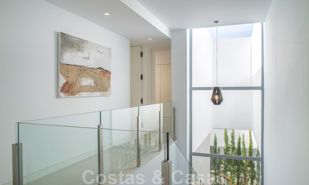 Villa de luxe contemporaine, neuve, avec vue panoramique sur la mer à vendre, dans un complexe de golf exclusif, Benahavis - Marbella 26536