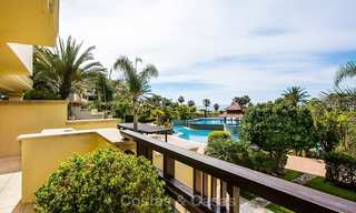 Spectaculaire appartement duplex en première ligne de plage à vendre, dans un complexe extraordinaire, Puerto Banus, Marbella 10221 