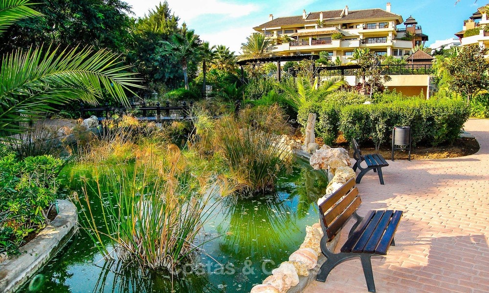 Spectaculaire appartement duplex en première ligne de plage à vendre, dans un complexe extraordinaire, Puerto Banus, Marbella 10226