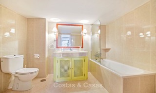 Charmant, très spacieux appartement duplex en rez-de-chaussée à vendre, première ligne de plage - Cabopino, Marbella Est 10240 