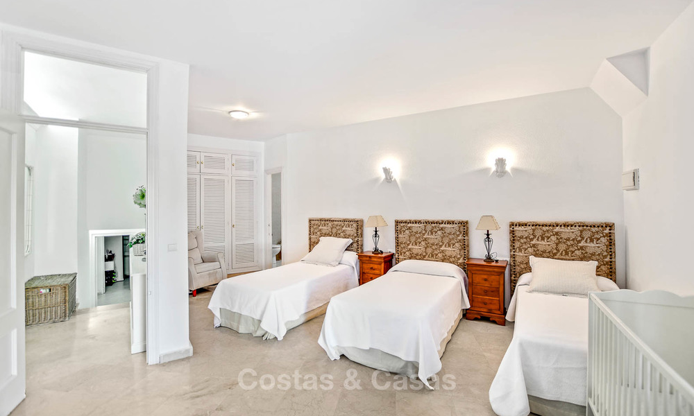Charmant, très spacieux appartement duplex en rez-de-chaussée à vendre, première ligne de plage - Cabopino, Marbella Est 10243
