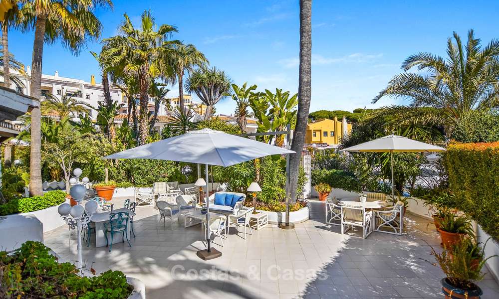 Charmant, très spacieux appartement duplex en rez-de-chaussée à vendre, première ligne de plage - Cabopino, Marbella Est 10255