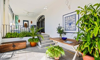 Charmant, très spacieux appartement duplex en rez-de-chaussée à vendre, première ligne de plage - Cabopino, Marbella Est 10256 