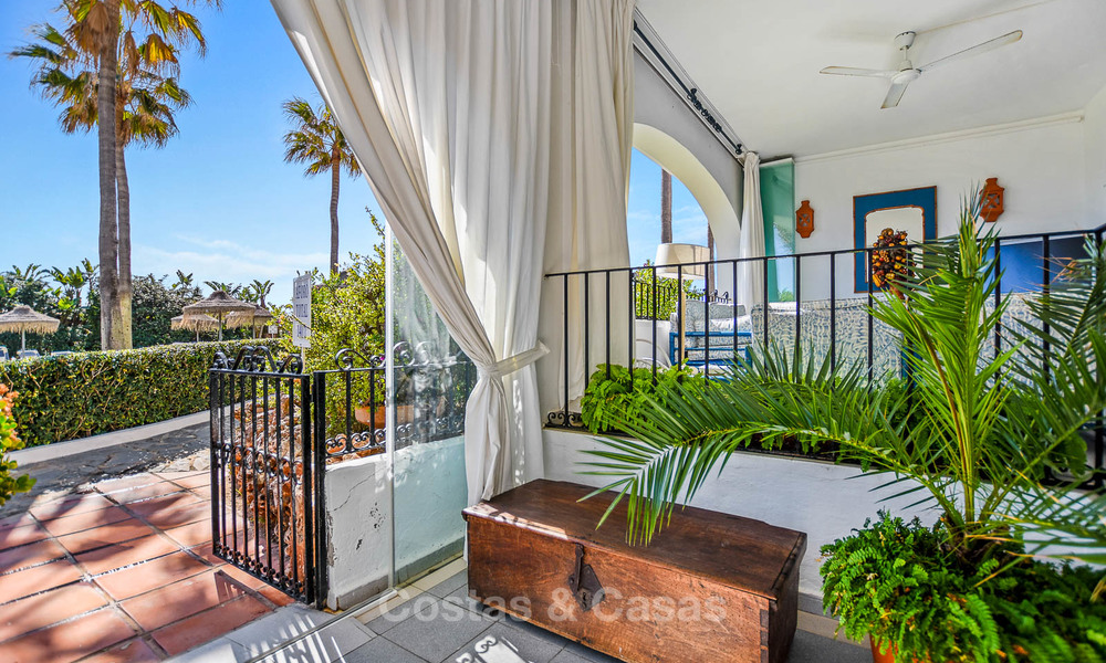 Charmant, très spacieux appartement duplex en rez-de-chaussée à vendre, première ligne de plage - Cabopino, Marbella Est 10257