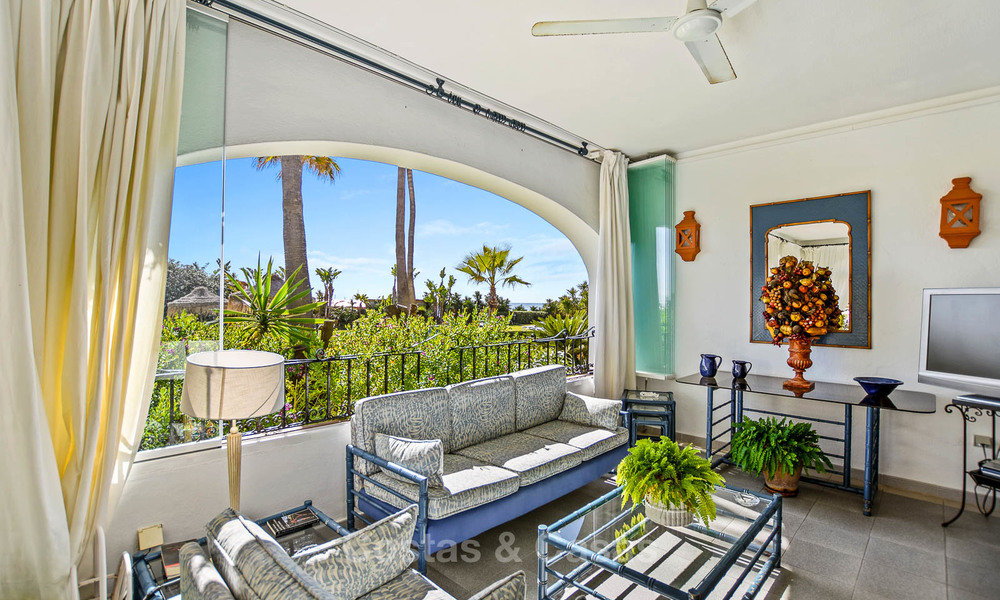 Charmant, très spacieux appartement duplex en rez-de-chaussée à vendre, première ligne de plage - Cabopino, Marbella Est 10258