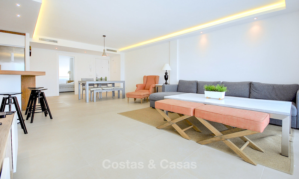 Appartement fraîchement rénové avec vue sur la mer à vendre, à quelques minutes à pied de la plage et des commodités, Nueva Andalucía, Marbella 10309