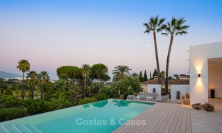 Villa de luxe opulente et contemporaine à vendre dans la vallée du Golf de Nueva Andalucía, Marbella 10450 