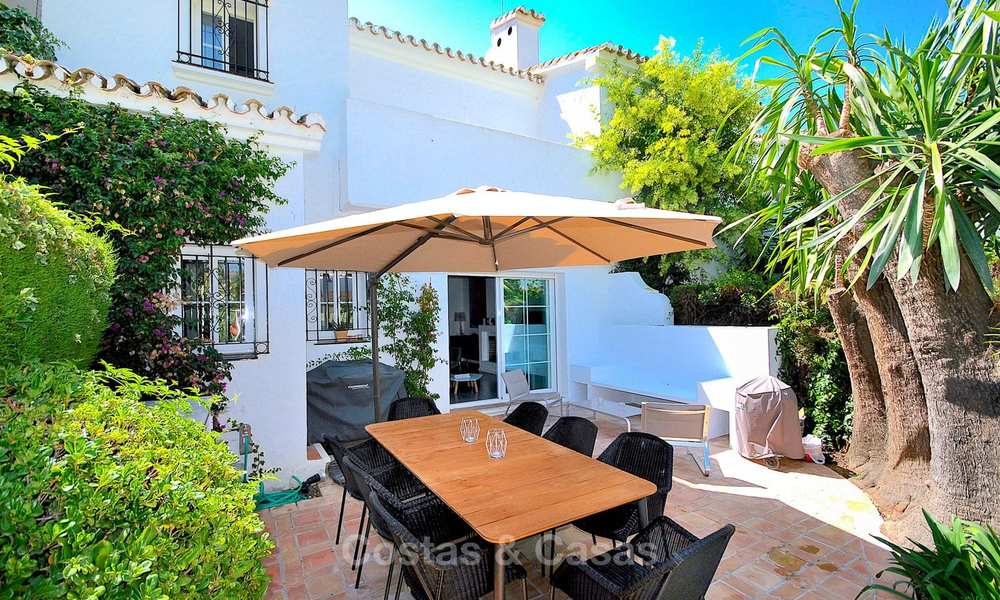 Adorable maison de ville sur un golf, entièrement rénovée, à vendre dans la Vallée de golf de Nueva Andalucía, Marbella 10456