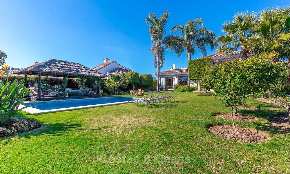 Villa de style andalou dans une urbanisation de golf haut de gamme à vendre, à quelques pas des commodités - Golf Valley, Nueva Andalucía, Marbella 10490