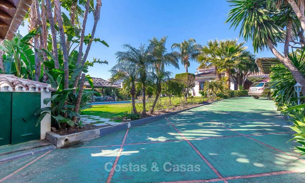 Villa de style andalou dans une urbanisation de golf haut de gamme à vendre, à quelques pas des commodités - Golf Valley, Nueva Andalucía, Marbella 10491