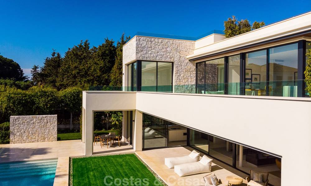 Deux spectaculaires villas contemporaines à deux pas de la plage à vendre, prêtes à emménager, Estepona East, Marbella 10506