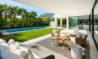 Deux spectaculaires villas contemporaines à deux pas de la plage à vendre, prêtes à emménager, Estepona East, Marbella 10510 