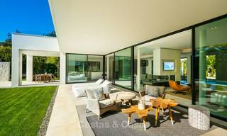 Deux spectaculaires villas contemporaines à deux pas de la plage à vendre, prêtes à emménager, Estepona East, Marbella 10511 