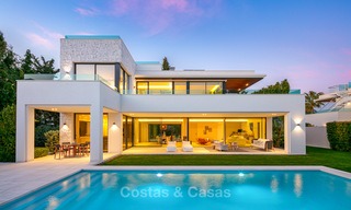 Deux spectaculaires villas contemporaines à deux pas de la plage à vendre, prêtes à emménager, Estepona East, Marbella 10525 