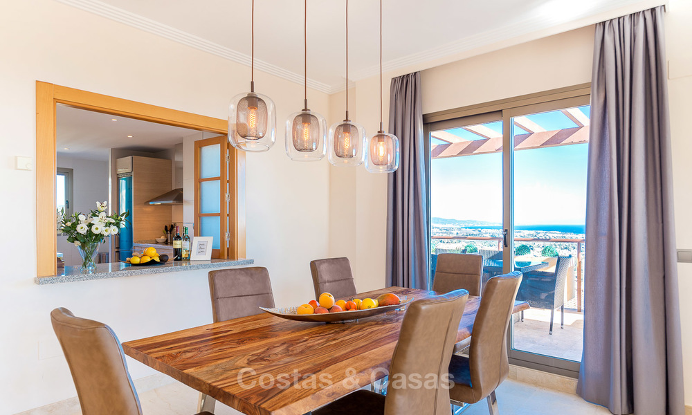 Penthouse de luxe avec vue panoramique sur la mer et les montagnes à vendre, Benahavis, Marbella 10540