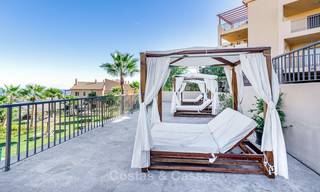 Penthouse de luxe avec vue panoramique sur la mer et les montagnes à vendre, Benahavis, Marbella 10547 