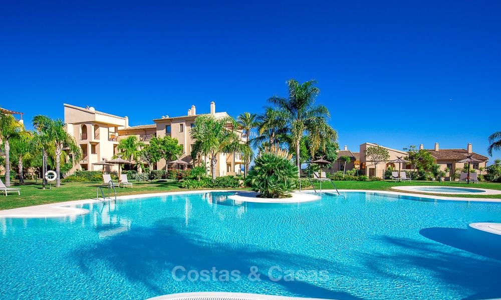 Appartement de luxe avec vue panoramique sur la mer, le golf et les montagnes à vendre, Benahavis, Marbella 10555