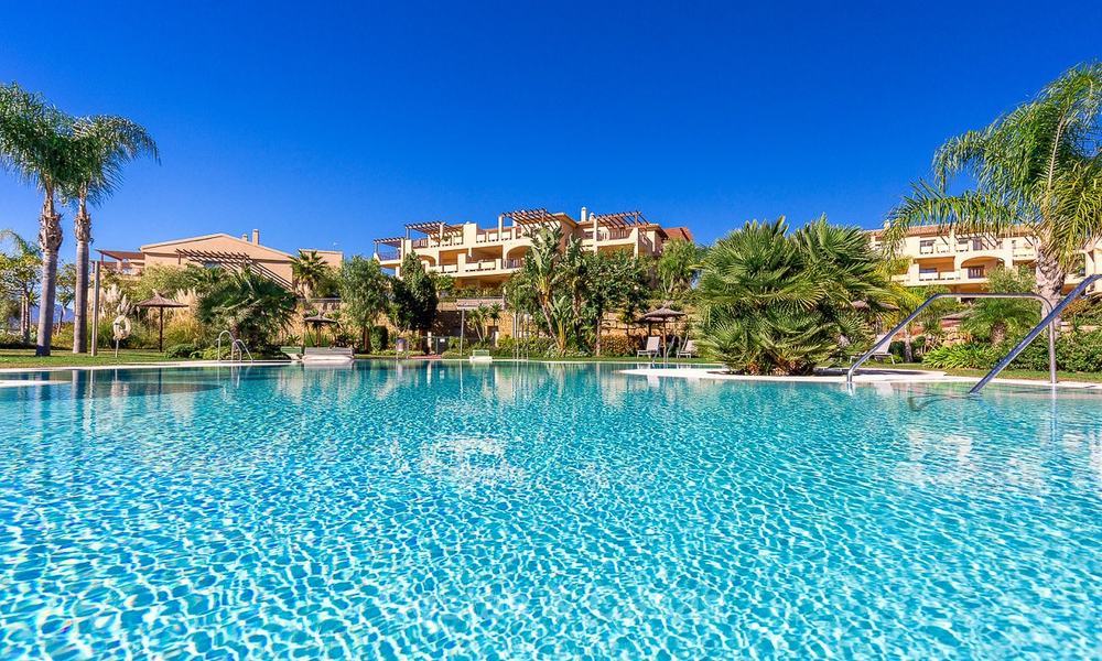 Appartement de luxe avec vue panoramique sur la mer, le golf et les montagnes à vendre, Benahavis, Marbella 10556