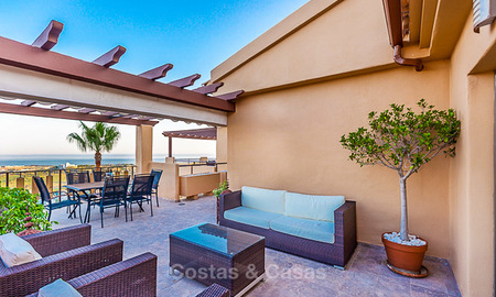 Appartement de luxe avec vue panoramique sur la mer, le golf et les montagnes à vendre, Benahavis, Marbella 10568