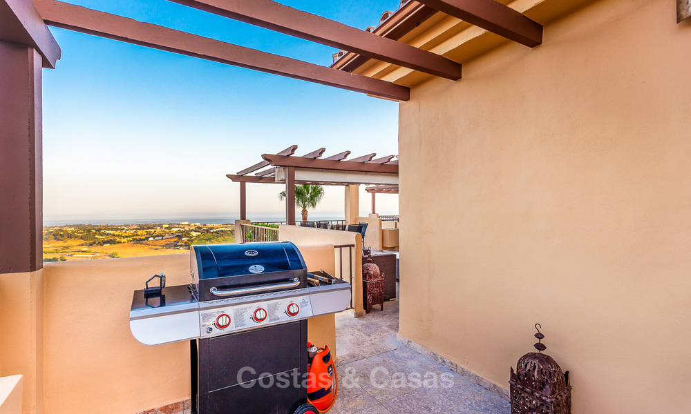 Appartement de luxe avec vue panoramique sur la mer, le golf et les montagnes à vendre, Benahavis, Marbella 10569