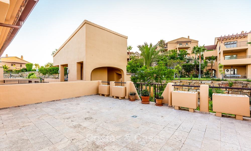Appartement de luxe avec vue panoramique sur la mer, le golf et les montagnes à vendre, Benahavis, Marbella 10571
