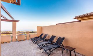 Appartement de luxe avec vue panoramique sur la mer, le golf et les montagnes à vendre, Benahavis, Marbella 10573 