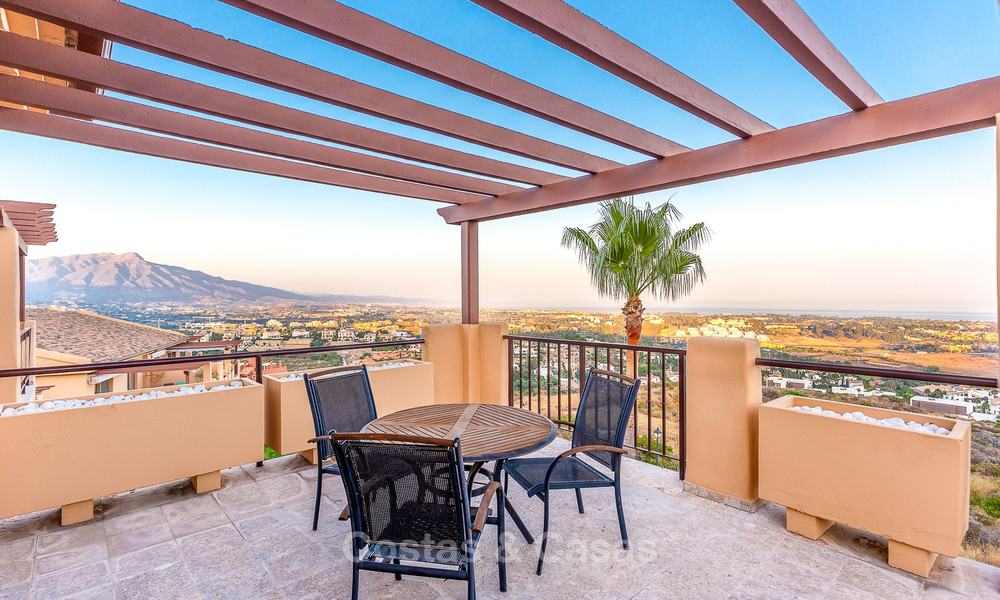 Appartement de luxe avec vue panoramique sur la mer, le golf et les montagnes à vendre, Benahavis, Marbella 10574