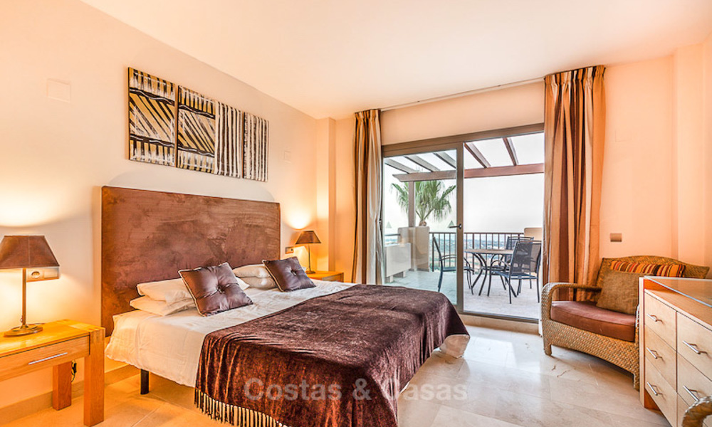 Appartement de luxe avec vue panoramique sur la mer, le golf et les montagnes à vendre, Benahavis, Marbella 10578