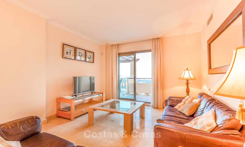 Appartement de luxe avec vue panoramique sur la mer, le golf et les montagnes à vendre, Benahavis, Marbella 10581