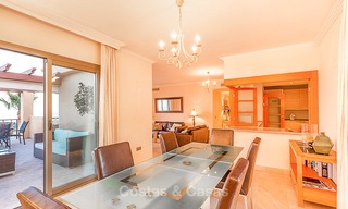 Appartement de luxe avec vue panoramique sur la mer, le golf et les montagnes à vendre, Benahavis, Marbella 10583 