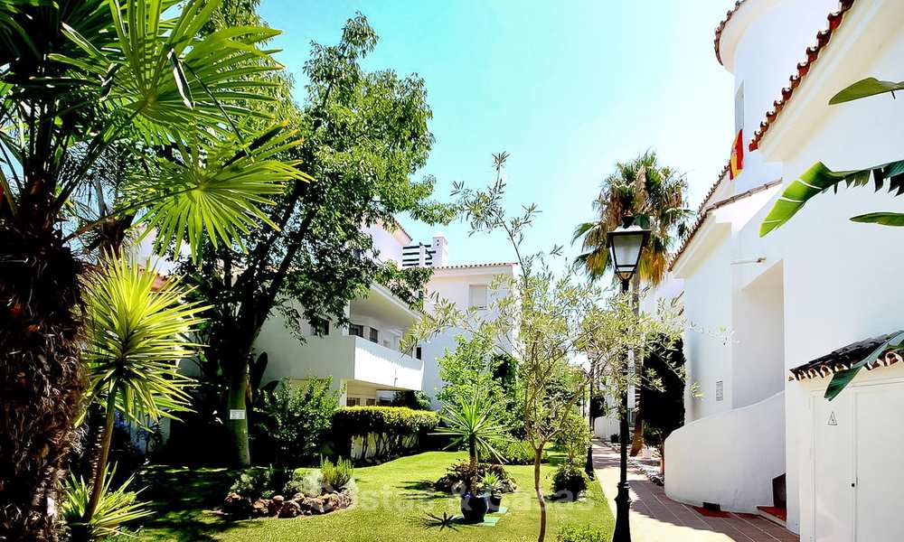 Appartement bien situé dans un quartier recherché à vendre, à quelques pas de Puerto Banus et de la plage - Nueva Andalucia, Marbella 10602