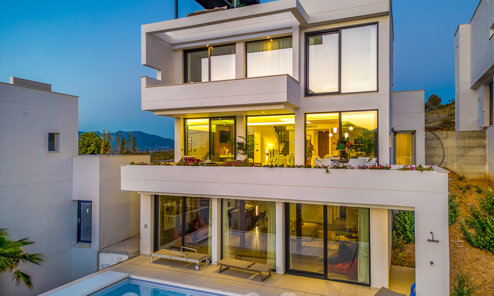 Nouvelles villas de luxe modernes et exclusives dans un complexe de golf à vendre à Mijas, Costa del Sol 56679