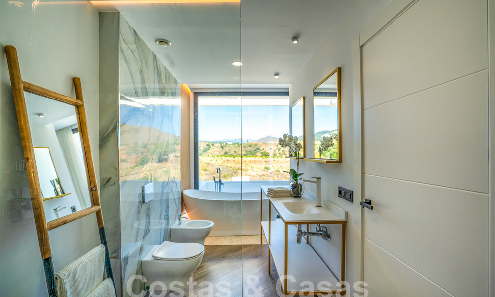 Nouvelles villas de luxe modernes et exclusives dans un complexe de golf à vendre à Mijas, Costa del Sol 56681