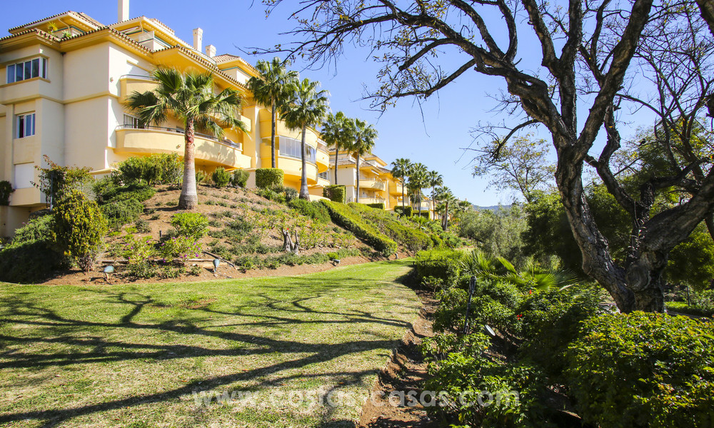 Appartements et penthouses de luxe à vendre avec vue imprenable sur le golf et la mer - Elviria, Marbella 11043