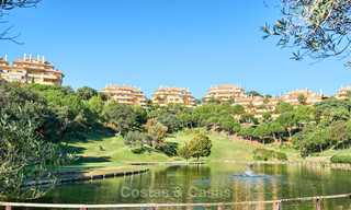 Appartements et penthouses de luxe à vendre avec vue imprenable sur le golf et la mer - Elviria, Marbella 11034 