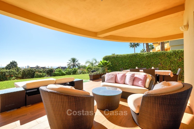 Appartements et penthouses de luxe à vendre avec vue imprenable sur le golf et la mer - Elviria, Marbella 11055 